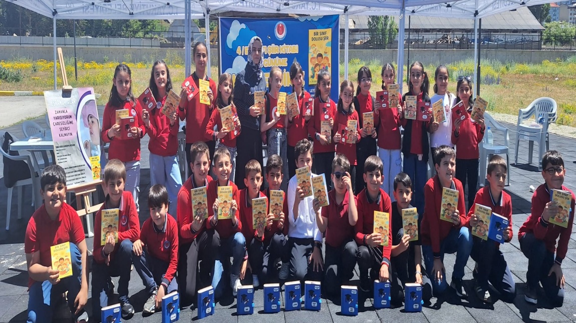 Minik Şairlerimizden Şiir Kitabı